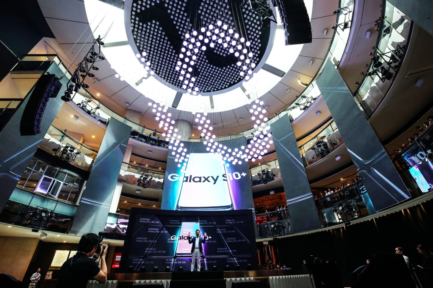 Galaxy S mall dome takeover